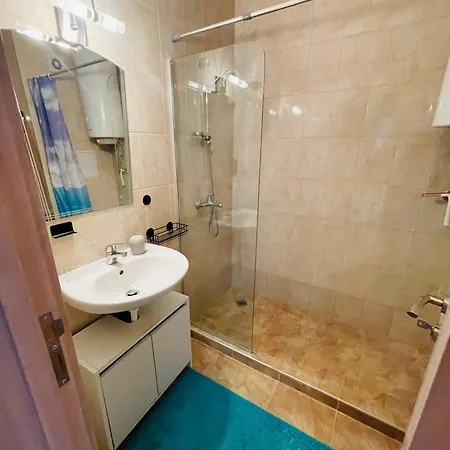 уютная в 5 минутах от пляжа 拉夫达