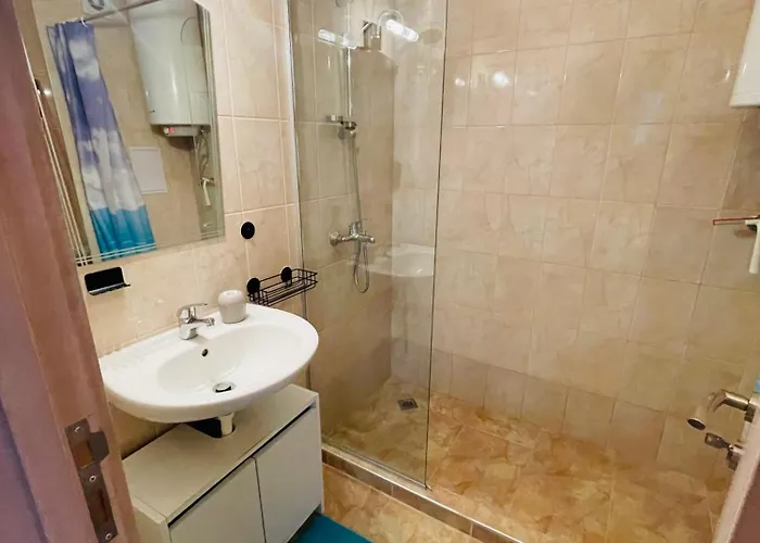 уютная в 5 минутах от пляжа 拉夫达